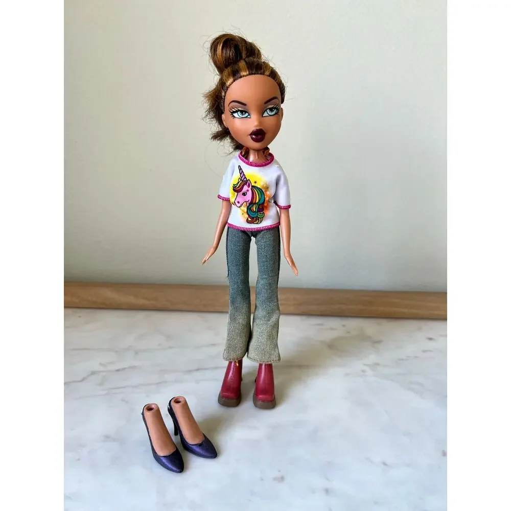 Bratz Vintage 2001 MGA Yasmin Brown Hair with Blonde Highlights Blue Eyes